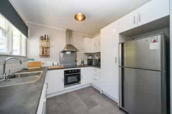 196 Botanical Road, Takaro