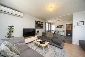 196 Botanical Road, Takaro