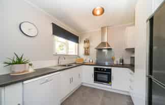 196 Botanical Road, Takaro