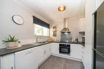 196 Botanical Road, Takaro