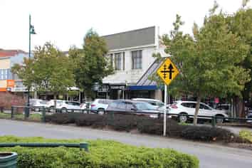 HIGH RETURNING COMMERCIAL BUILDING 