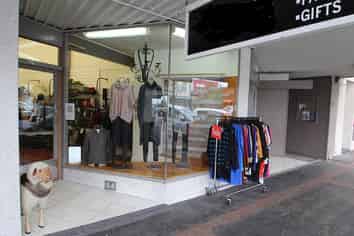 HIGH RETURNING COMMERCIAL BUILDING 