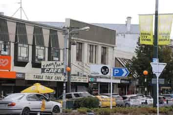 HIGH RETURNING COMMERCIAL BUILDING 