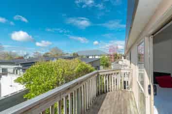 8/4 Baffles Crescent, Hillcrest