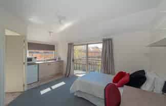 8/4 Baffles Crescent, Hillcrest