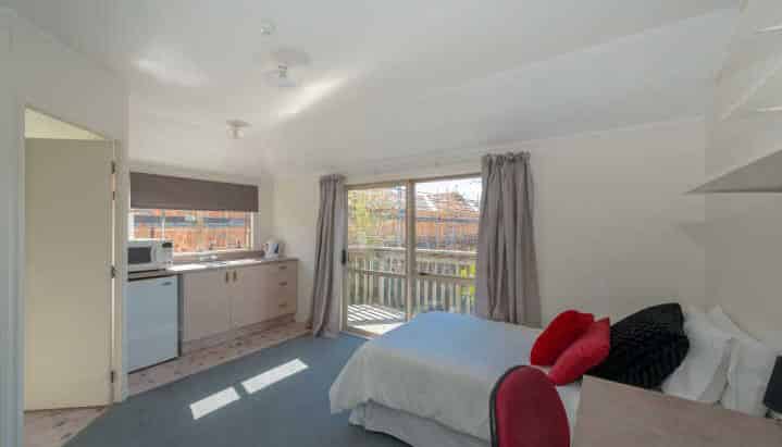 8/4 Baffles Crescent, Hillcrest