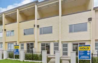 3/11 Ray Small Drive, Papakura