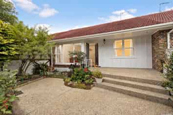 2/46 The Drive, Epsom