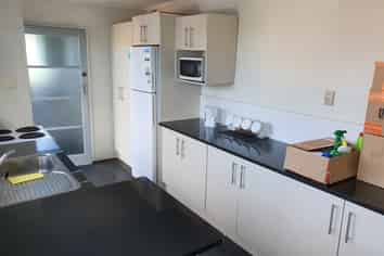 8 Sharland Avenue, Manurewa