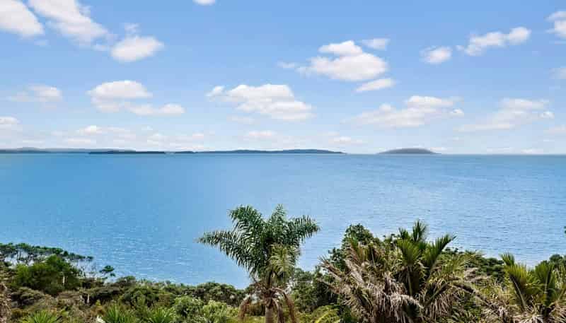 102 Pacific Parade, Army Bay