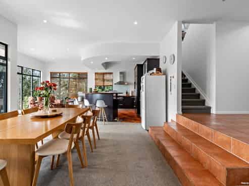 102 Pacific Parade, Army Bay