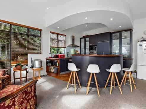 102 Pacific Parade, Army Bay