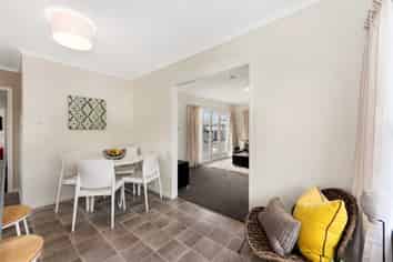 25a Bruce Avenue, Glenview