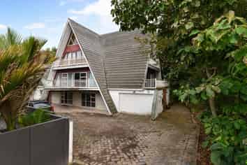 173 Lake Crescent, Hamilton Lake