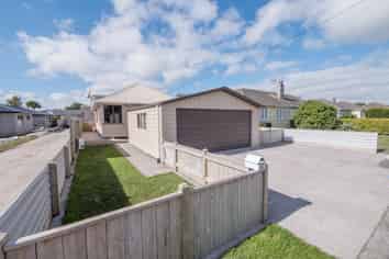 16 Laurent Vc Street, Hawera