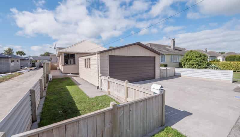 16 Laurent Vc Street, Hawera