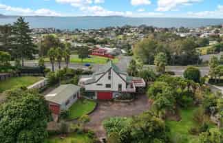 205 Whangaparaoa Road, Red Beach