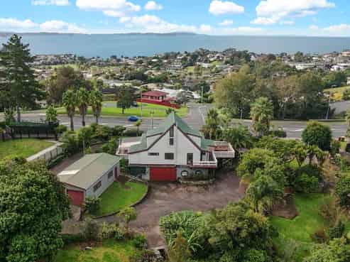 205 Whangaparaoa Road, Red Beach