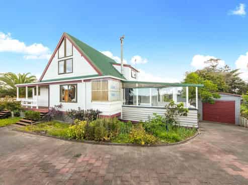 205 Whangaparaoa Road, Red Beach