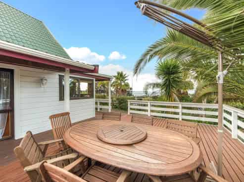 205 Whangaparaoa Road, Red Beach