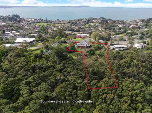 205 Whangaparaoa Road, Red Beach