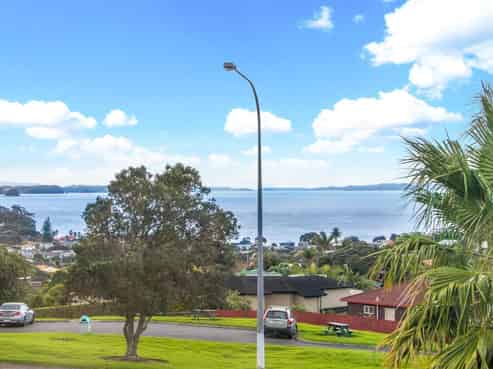 205 Whangaparaoa Road, Red Beach