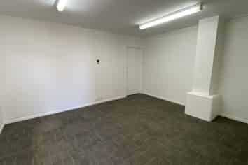 171m2* Warehouse/Office in Hornby