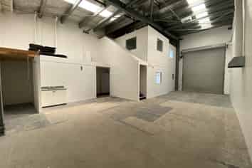 171m2* Warehouse/Office in Hornby