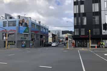 Get noticed! Commercial unit for sale or lease