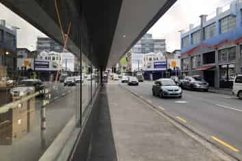 Get noticed! Commercial unit for sale or lease