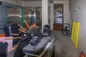 AVAILABLE TO LEASE NOW!!