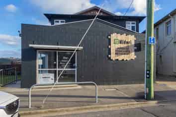 AVAILABLE TO LEASE NOW!!