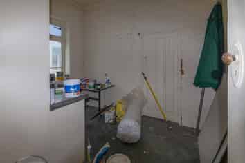 AVAILABLE TO LEASE NOW!!