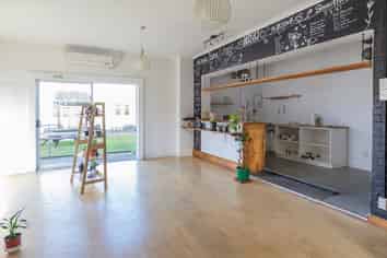 AVAILABLE TO LEASE NOW!!