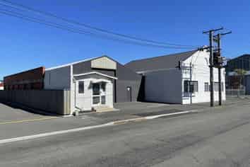 Prime Harbour investment with dual tenancy