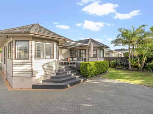 17 Eastern Beach Road, Eastern Beach