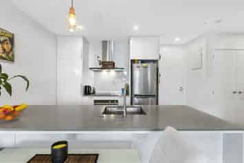 302/1 Kimiora Street, Three Kings