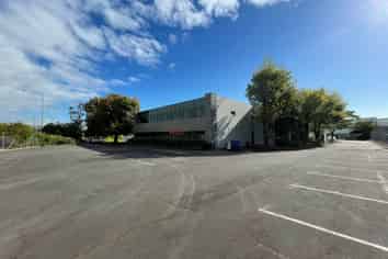 CBRE - Corporate Carbine Road Office