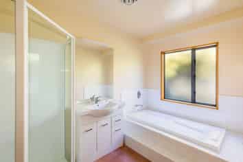 6 Parkstone Avenue, Ilam