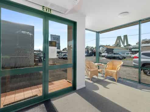 OFFICE INVESTMENT - BETTER THAN 6% RETURN