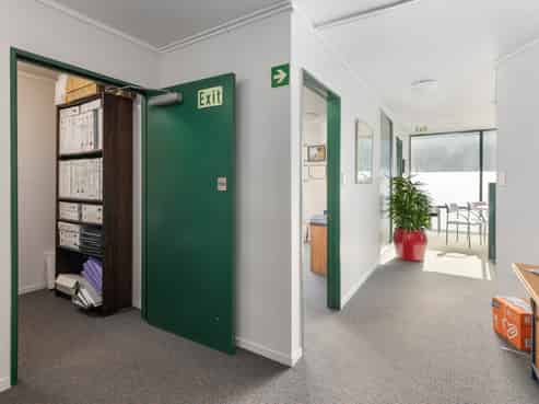 OFFICE INVESTMENT - BETTER THAN 6% RETURN