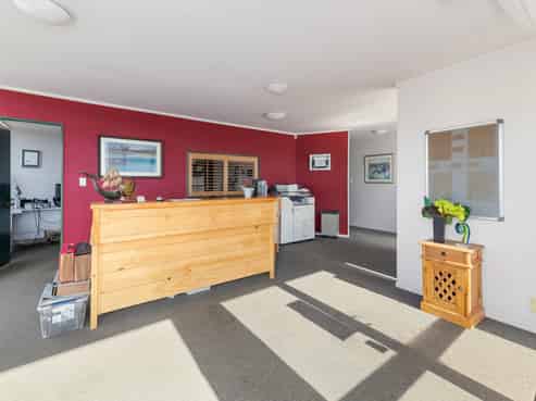 OFFICE INVESTMENT - BETTER THAN 6% RETURN