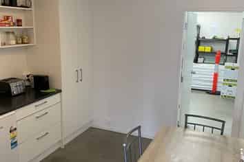 Modern 200sqm Office and Warehouse Unit 