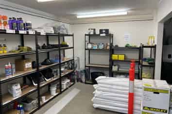 Modern 200sqm Office and Warehouse Unit 