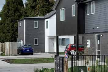 2/9 Hibiscus Ave (Room A), Hamilton Lake