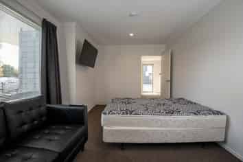 2/9 Hibiscus Ave (Room A), Hamilton Lake