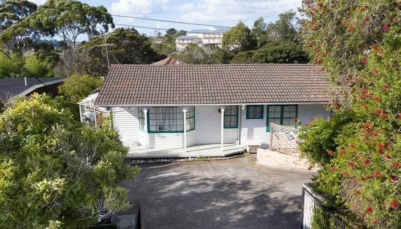 135 Albany Highway, Unsworth Heights