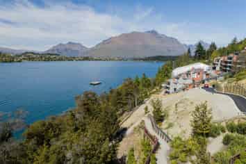 Lakeshore, Frankton Road, Queenstown Central