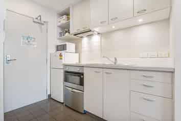 810/17 Amersham Way, Manukau