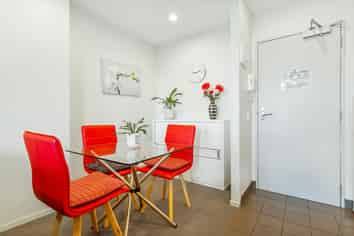 810/17 Amersham Way, Manukau